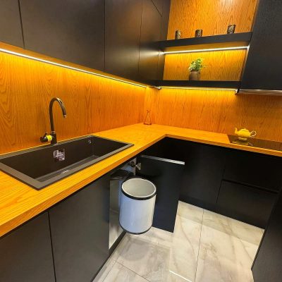 modern black & oak kitchen