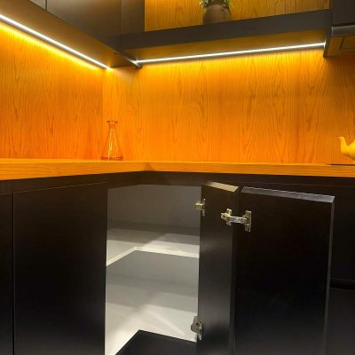 modern black & oak kitchen