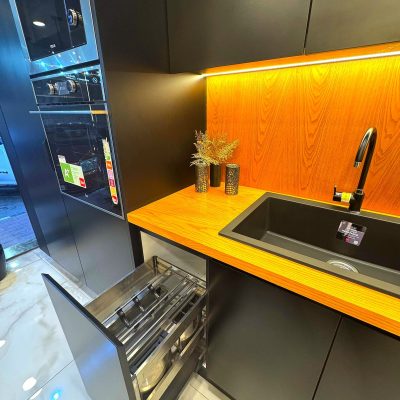 modern black & oak kitchen