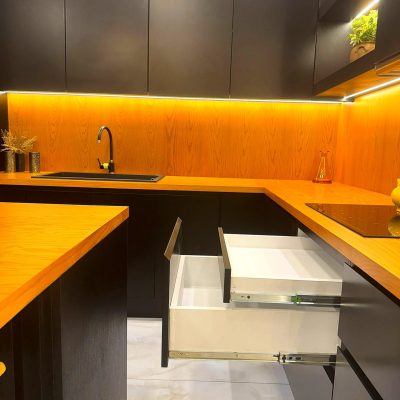 modern black & oak kitchen