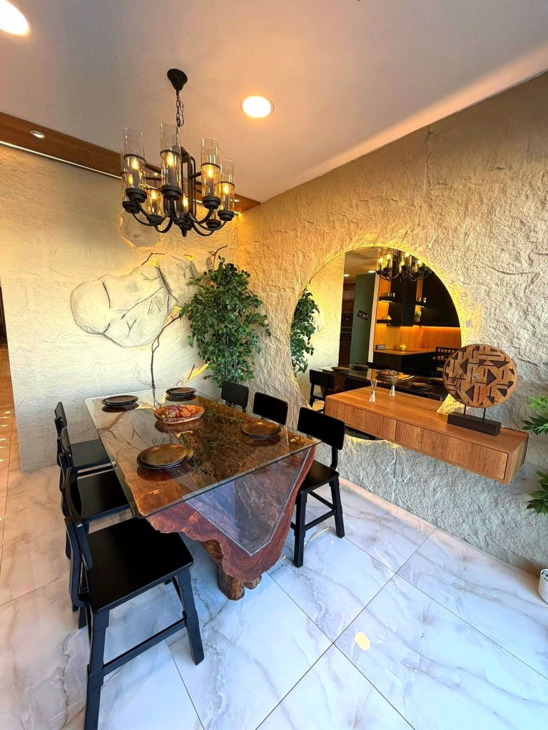 طاولة طعام خشب طبيعي 100 %