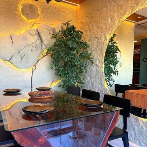 طاولة طعام خشب طبيعي 100 %