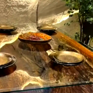 طاولة طعام خشب طبيعي 100 %