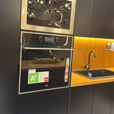 modern black & oak kitchen