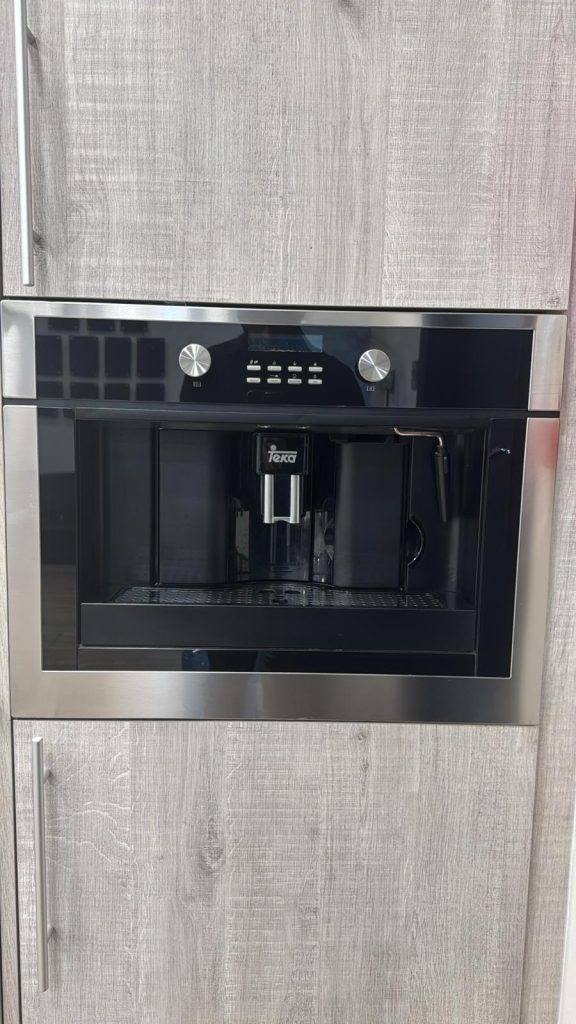 ​ماكينة قهوة تيكا مدمجة (built in) تحكم باللمس موديل clc 835 mc